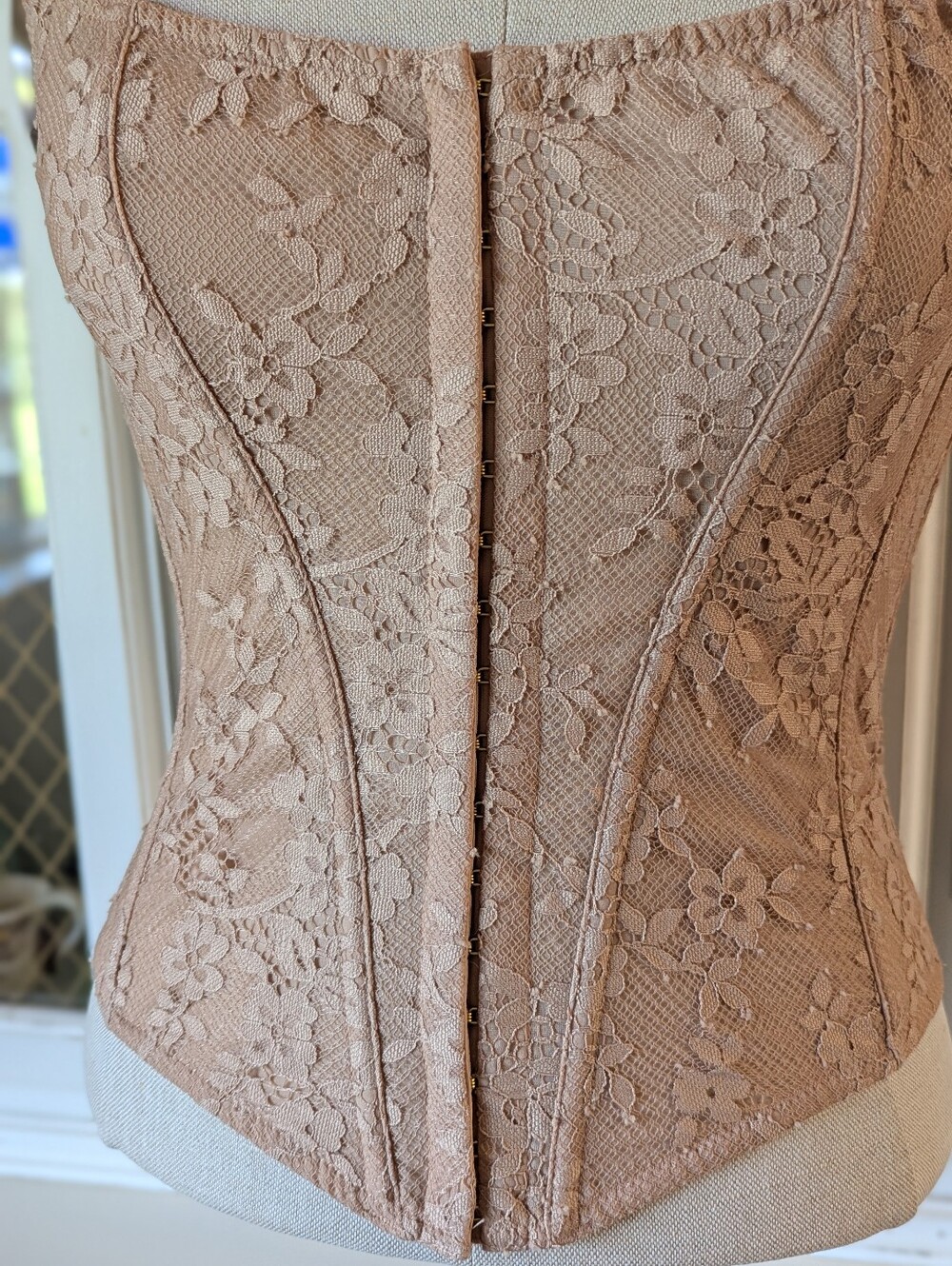 🩷🆕VS The Classic Corset Praline Lace Fitted Top with Lace-Up Back Gold Bodycon - Picture 6 of 16